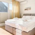 Penthouse Wolkenlos Lägenhet *